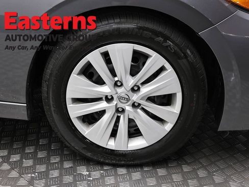 Used 2025 Nissan Sentra S FWD image 30