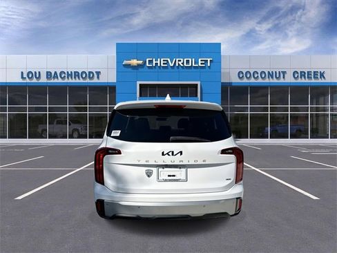 Used 2023 Kia Telluride LX image 7