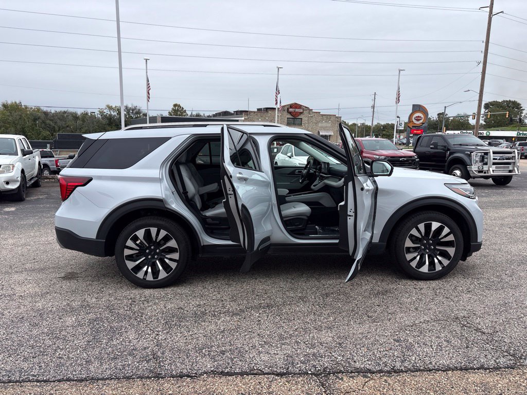 Used 2026 Ford Explorer Platinum w/ LUX Leather Package AWD/4WD image 8