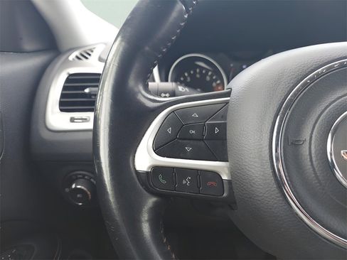 Used 2018 Jeep Compass Latitude image 26