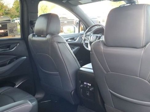 Used 2023 Buick Enclave Essence image 18