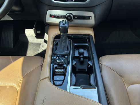Used 2017 Volvo XC90 T6 Momentum w/ Vision Package AWD/4WD image 23