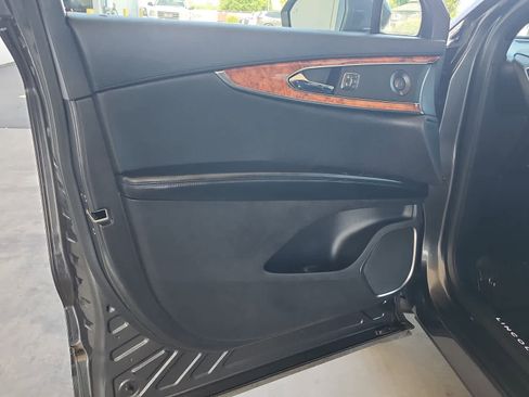 Used 2019 Lincoln Nautilus Reserve FWD image 11