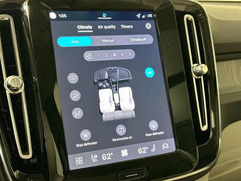 New 2026 Volvo XC40 B5 Ultra w/ Protection Package Premier image 15