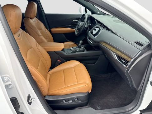 Used 2019 Cadillac XT4 Premium Luxury FWD image 19