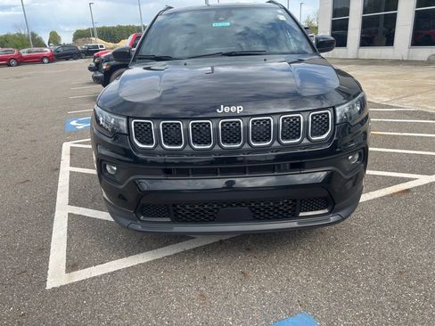 Used 2023 Jeep Compass Latitude w/ Convenience Group AWD/4WD image 4