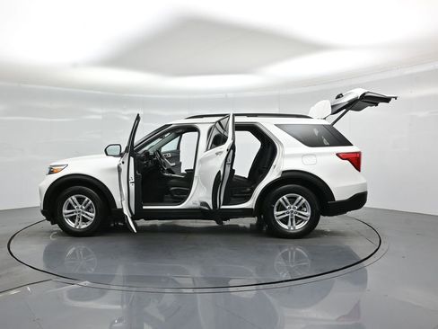 Certified 2024 Ford Explorer XLT RWD image 32