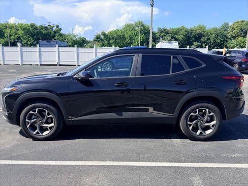 Used 2026 Chevrolet Trax LT FWD image 3