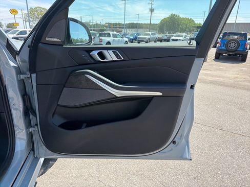 Used 2025 BMW X7 xDrive40i w/ M Sport Package AWD/4WD image 26