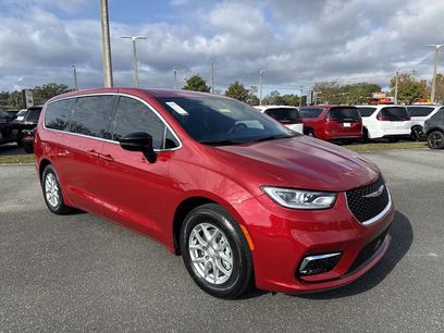 New 2026 Chrysler Pacifica Select