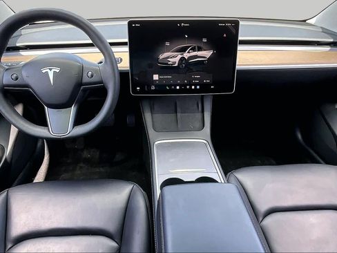 Used 2023 Tesla Model 3 Standard Range RWD image 12
