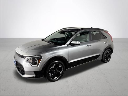 Certified 2023 Kia Niro Wave w/ Wave Preserve Package FWD image 2