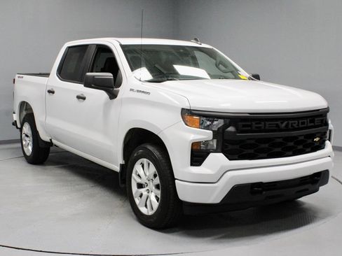 Used 2023 Chevrolet Silverado 1500 Custom AWD/4WD image 1