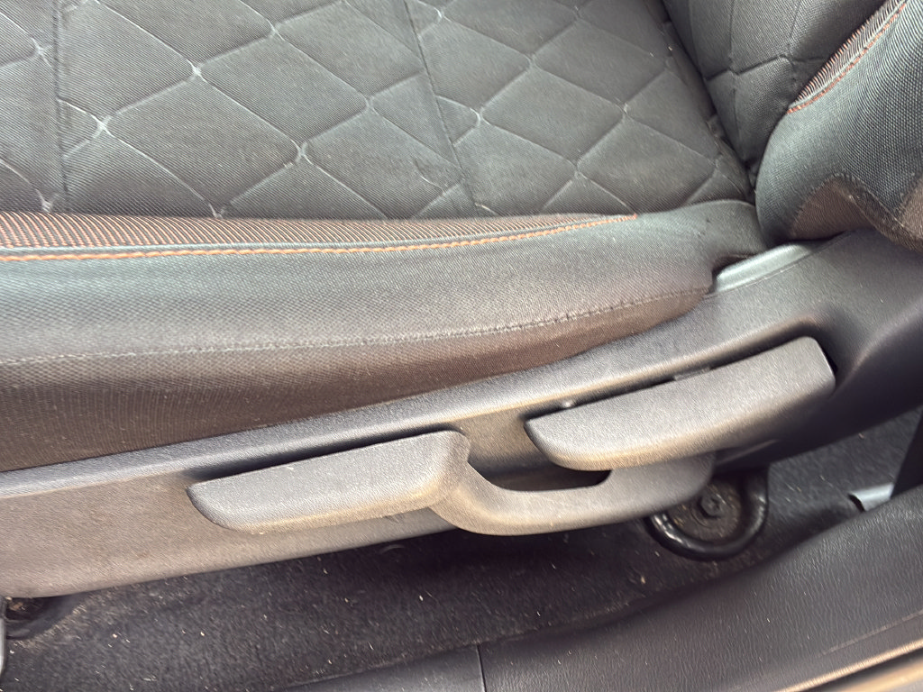 Used 2020 Nissan Kicks SR FWD image 19