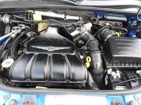 Used 2006 Chrysler PT Cruiser Limited FWD image 23