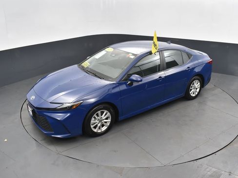 Used 2025 Toyota Camry LE image 42