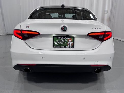 Used 2019 Alfa Romeo Giulia AWD image 6