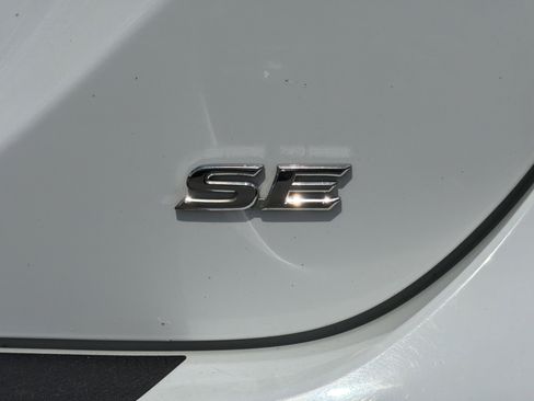 Used 2018 Toyota Camry SE image 35