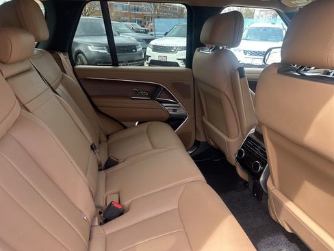 Used 2025 Land Rover Range Rover SE image 7