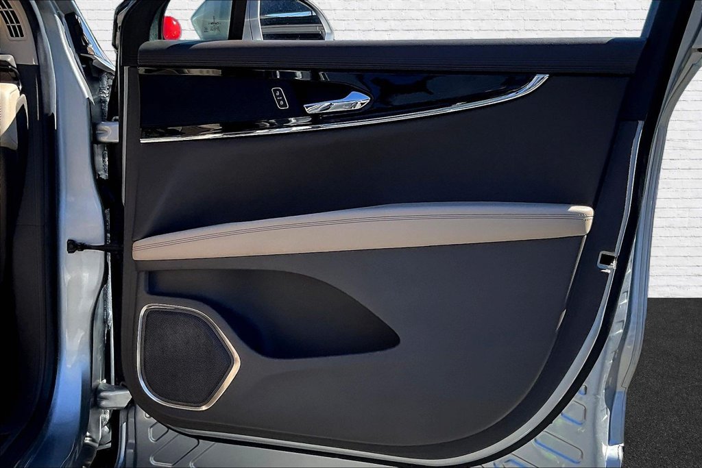 Used 2023 Lincoln Nautilus Reserve FWD image 26