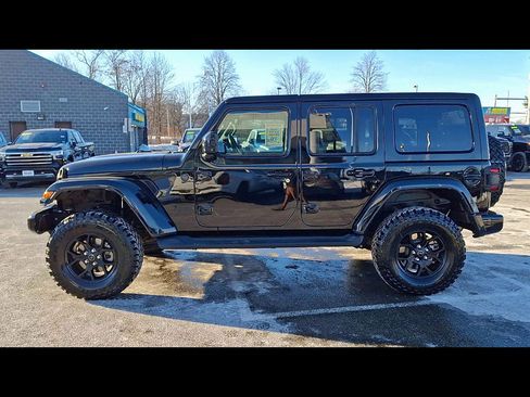 Used 2021 Jeep Wrangler Unlimited Sahara image 2