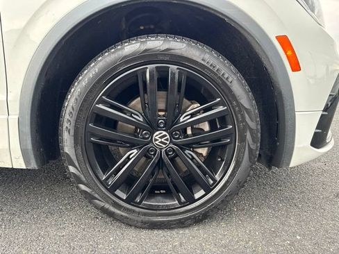 Used 2022 Volkswagen Tiguan SE R-Line AWD/4WD image 3