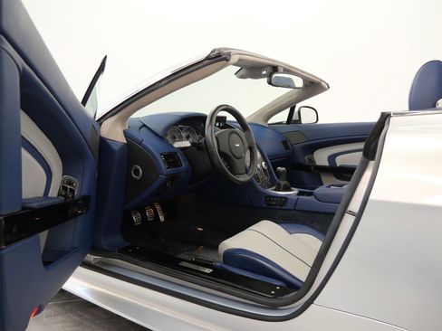 Used 2017 Aston Martin V12 Vantage S image 21