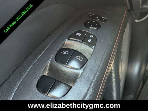 Used 2019 Nissan Pathfinder SL image 27