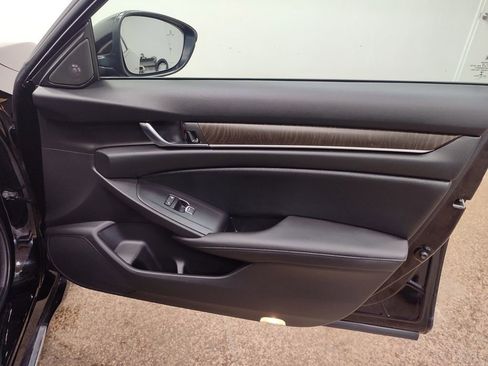 Used 2021 Honda Accord EX-L image 17