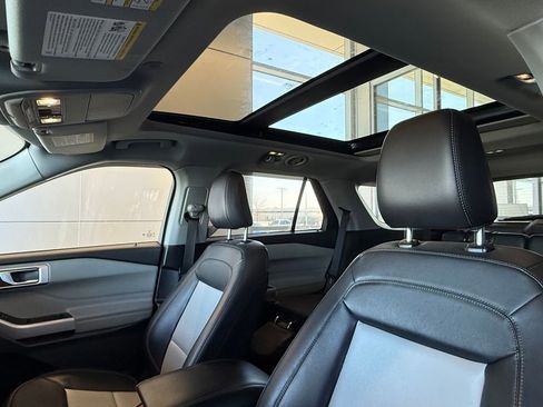 Used 2022 Ford Explorer XLT w/ Equipment Group 202A image 15