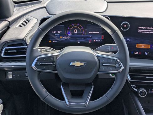 Used 2025 Chevrolet Traverse LT image 8