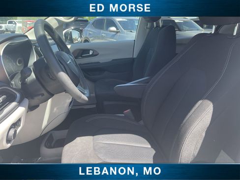 Used 2023 Chrysler Voyager LX FWD image 18