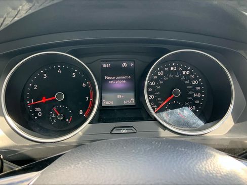 Used 2018 Volkswagen Tiguan SE FWD image 25