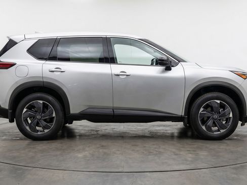 Used 2025 Nissan Rogue SV AWD/4WD image 11