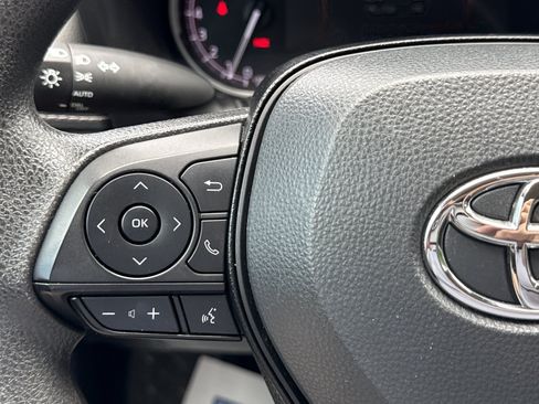 Used 2024 Toyota RAV4 XLE FWD image 20