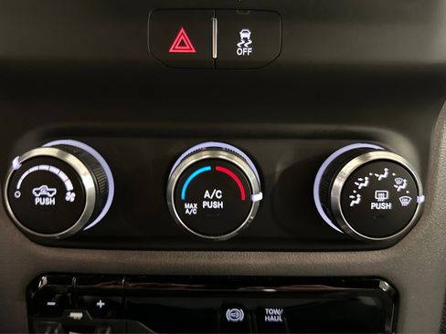 Used 2021 RAM 2500 Big Horn image 33