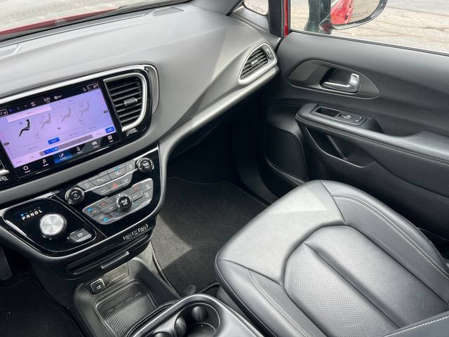 Used 2025 Chrysler Pacifica Select FWD image 35
