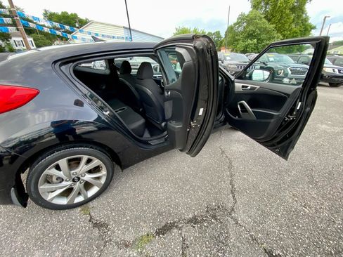 Used 2016 Hyundai Veloster FWD image 11