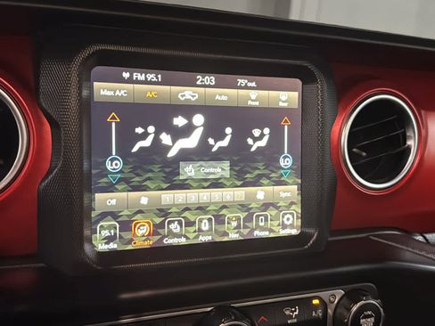 Certified 2022 Jeep Gladiator Rubicon w/ Cold Weather Group AWD/4WD image 16