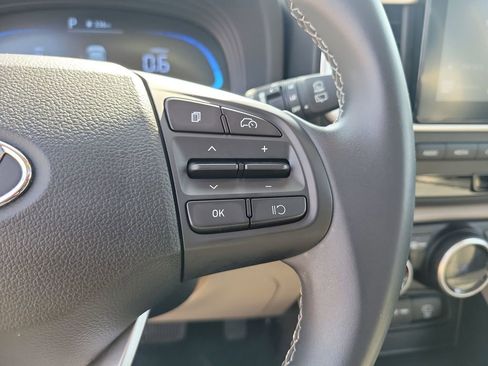 Used 2025 Hyundai Venue SEL FWD image 23