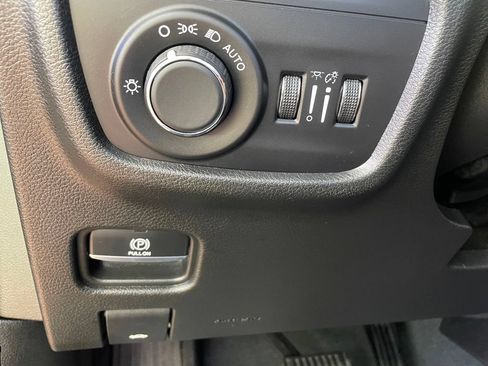 Used 2023 Jeep Grand Cherokee Altitude AWD/4WD image 36