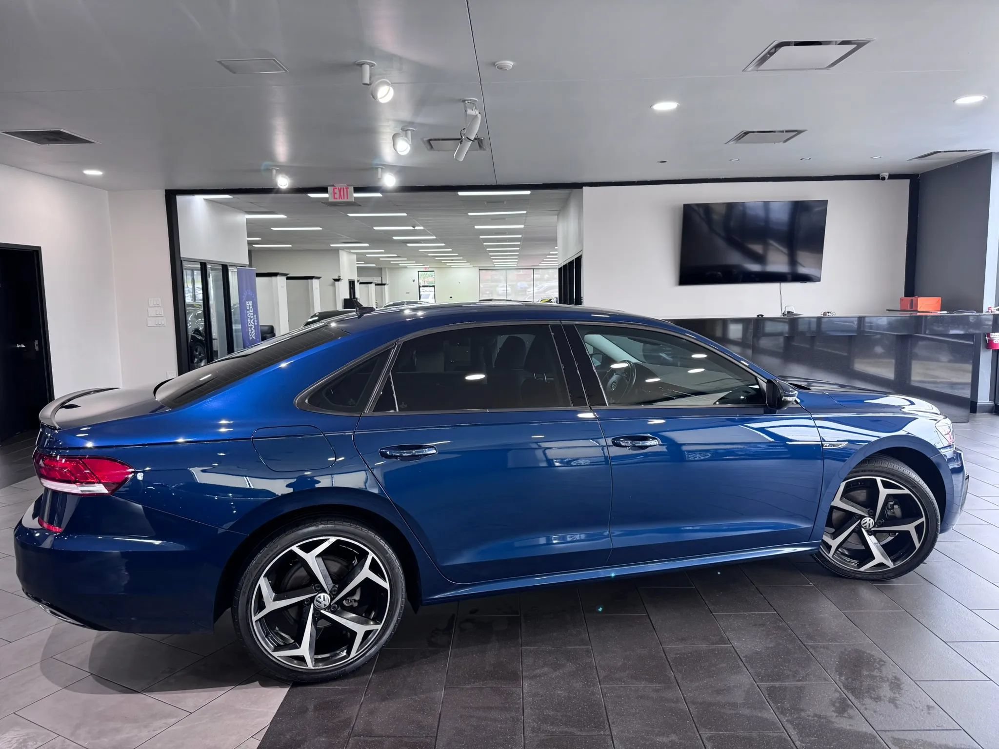 Used 2020 Volkswagen Passat 2.0T R-Line FWD image 2