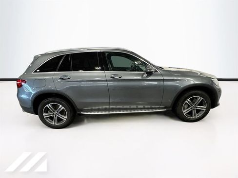 Used 2017 Mercedes-Benz GLC 300 4MATIC image 4