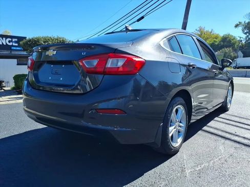 Used 2017 Chevrolet Cruze LT image 2