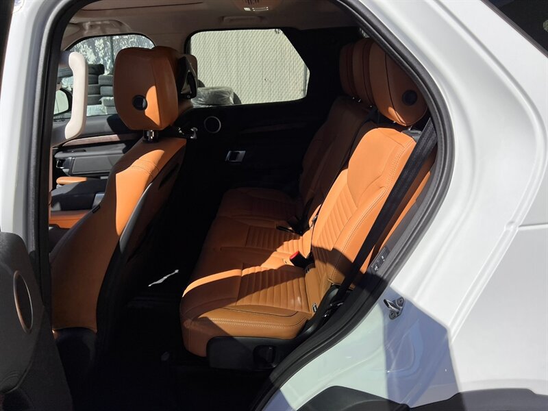 Used 2019 Land Rover Discovery HSE AWD/4WD image 17