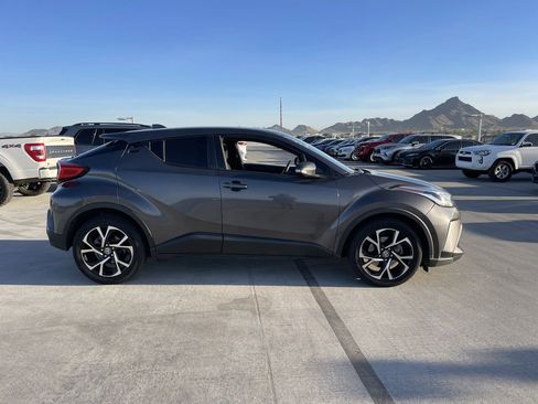 Used 2021 Toyota C-HR XLE image 3