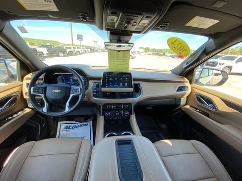 Used 2024 Chevrolet Suburban Premier AWD/4WD image 15