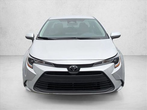 Used 2024 Toyota Corolla LE image 2