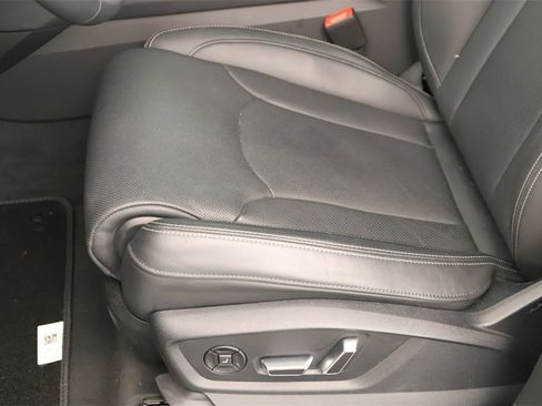 Certified 2025 Audi Q8 Prestige w/ Prestige Package image 25