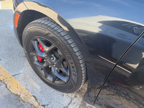 Used 2019 Chrysler Pacifica Touring-L Plus w/ Advanced Safetytec Group image 12